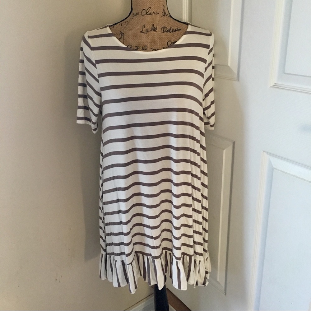 Agnes and Dora Ruffle Tunic Size Large